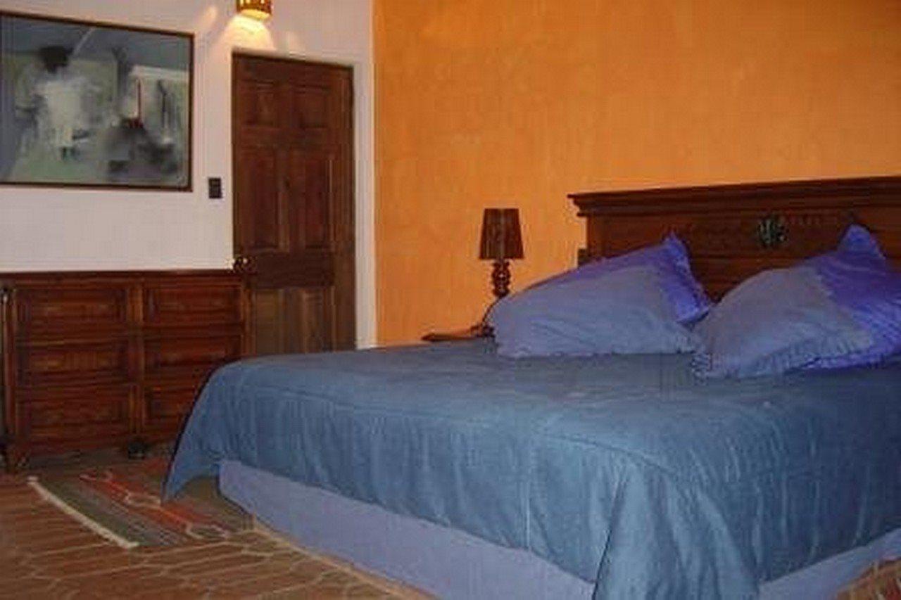 Lago Sol Hotel & Suites Tzintzuntzan Room photo