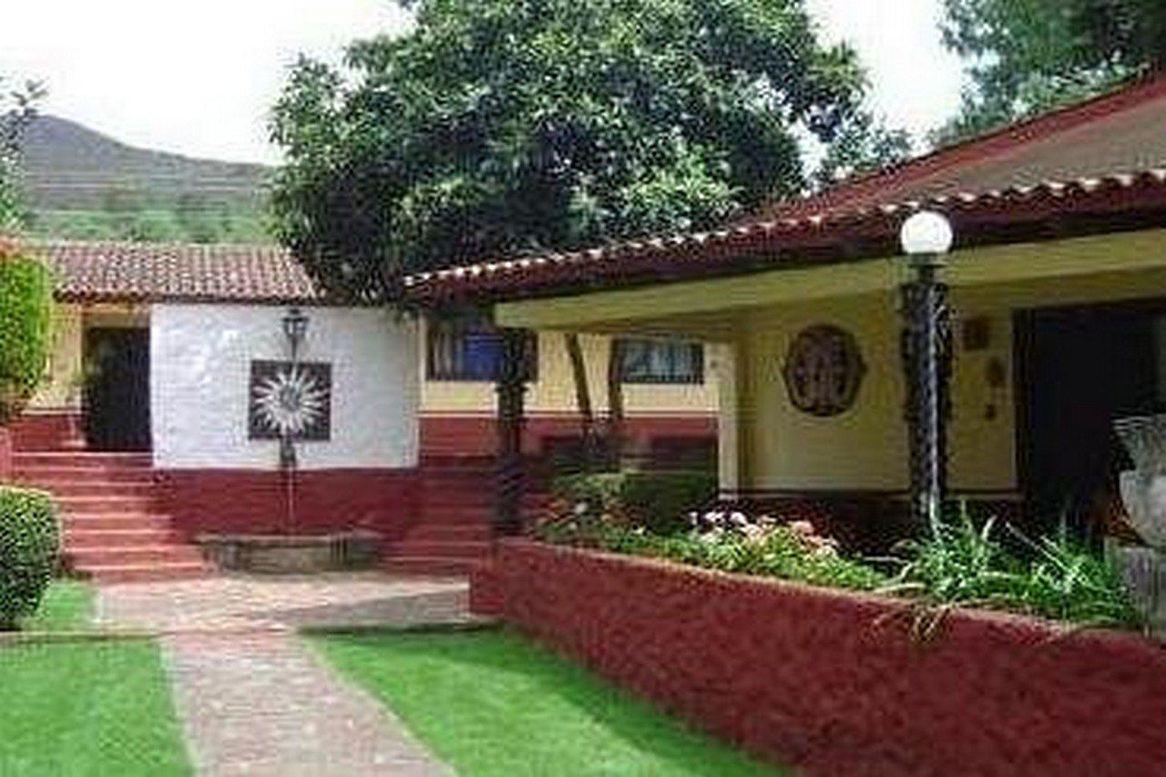 Lago Sol Hotel & Suites Tzintzuntzan Exterior photo